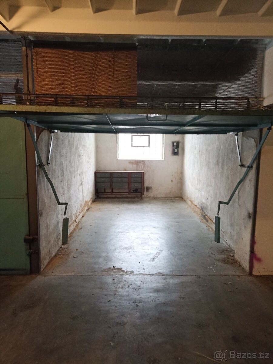 Garáže, Plzeň, 326 00