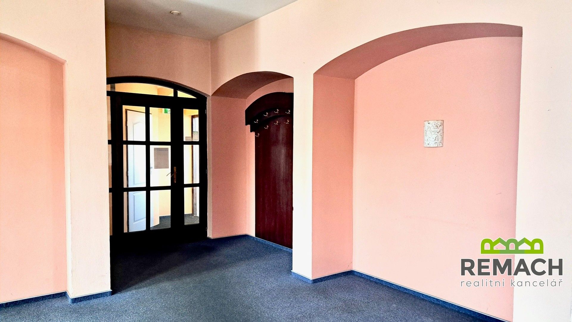Restaurace · 197 m² · V Grni, Kunovice - 3