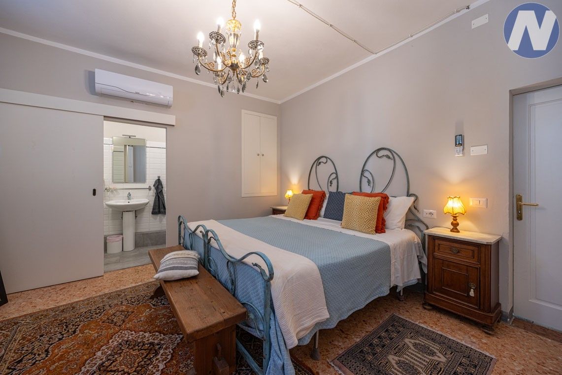 Prodej rodinný dům - 987 66, Zahraničí