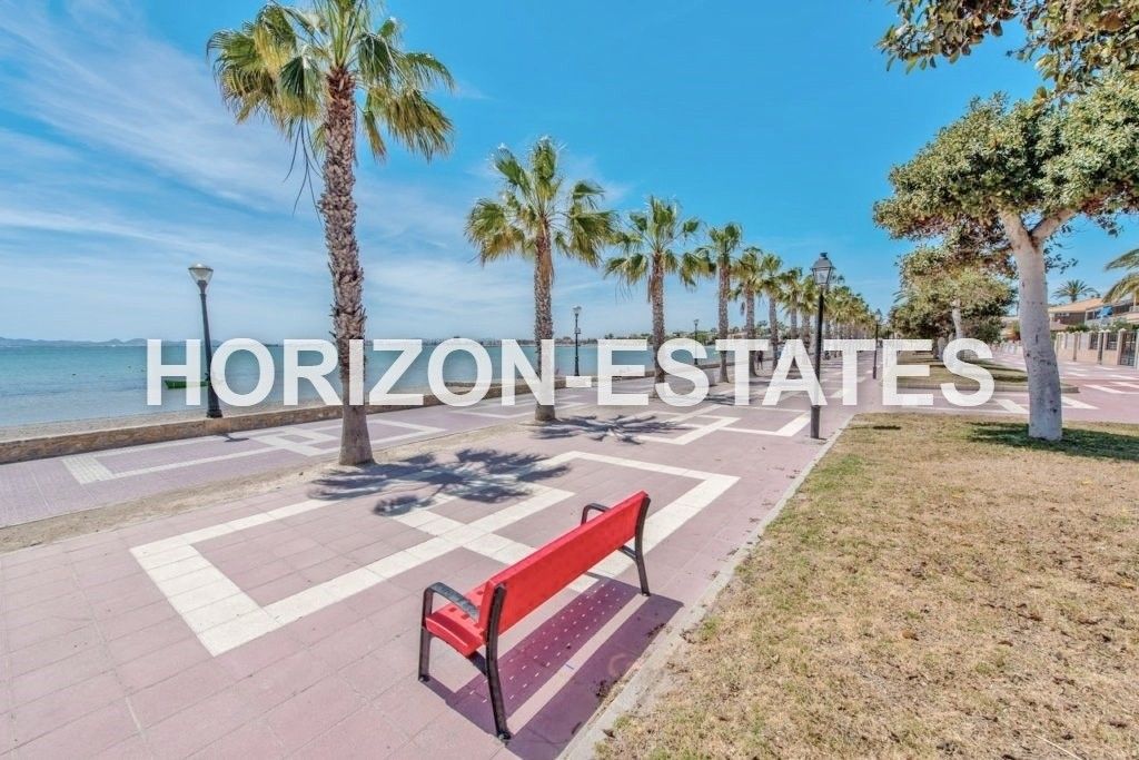 Prodej rodinný dům - 987 66, Zahraničí