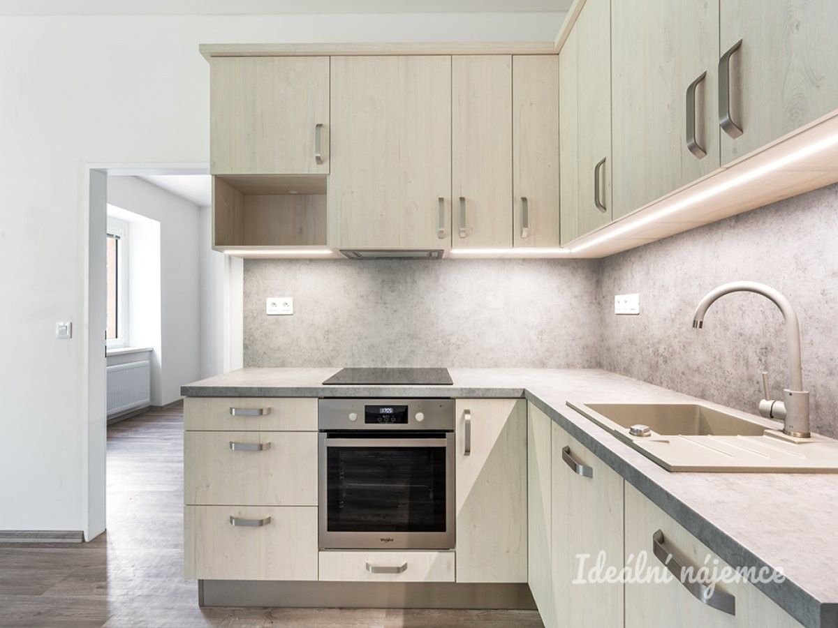 2+kk, Nad přívozem, Praha, 60 m² - 1