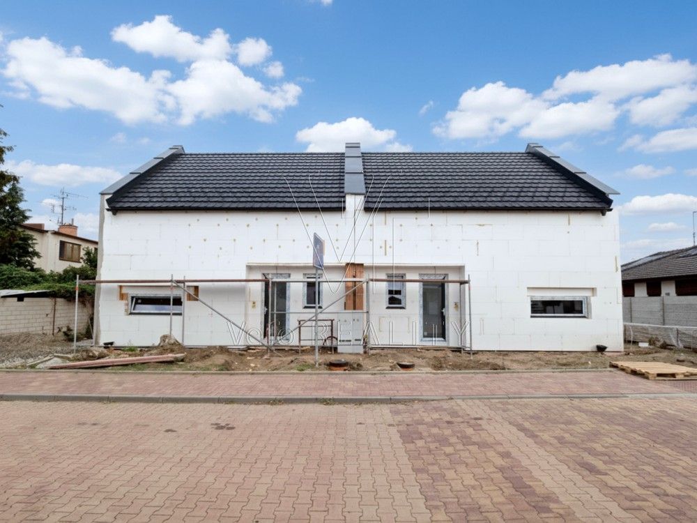 Rodinné domy, Lužice u Hodonína, 696 18 - 2