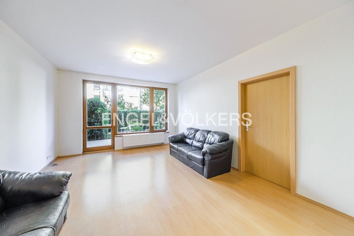 2+kk, Lipovská, Praha, 50 m²