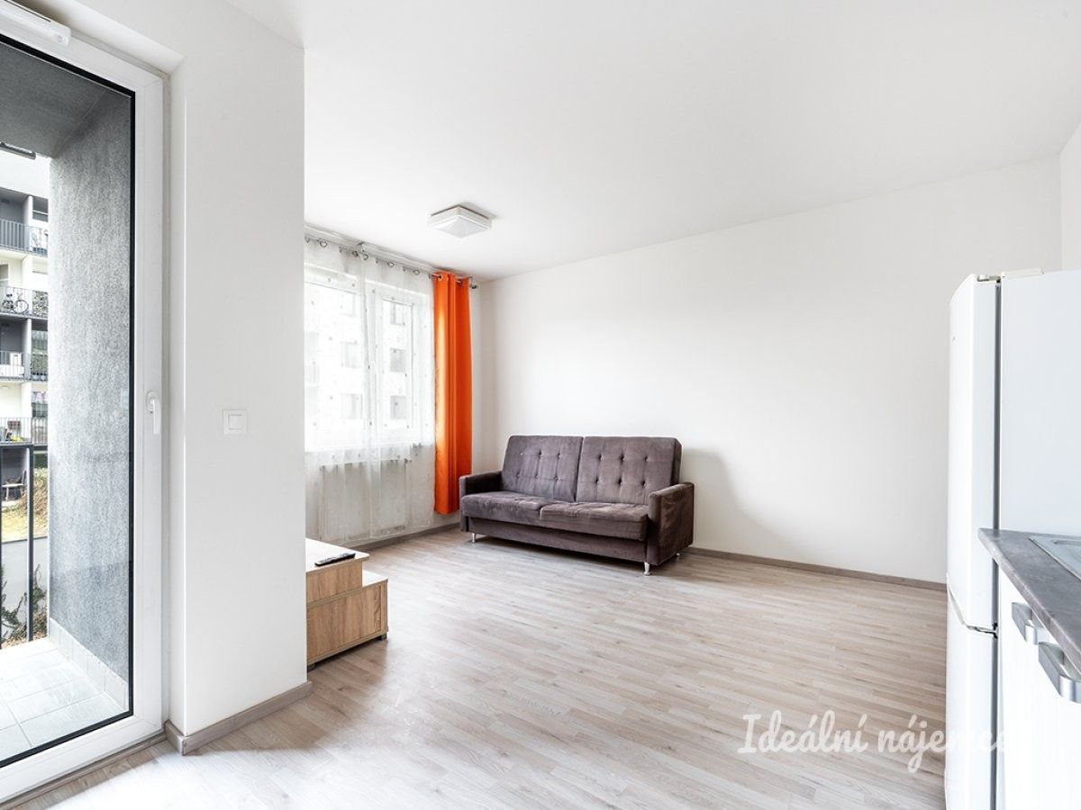 Byt 1+kk · 34 m² · Strnadových, Praha - 4