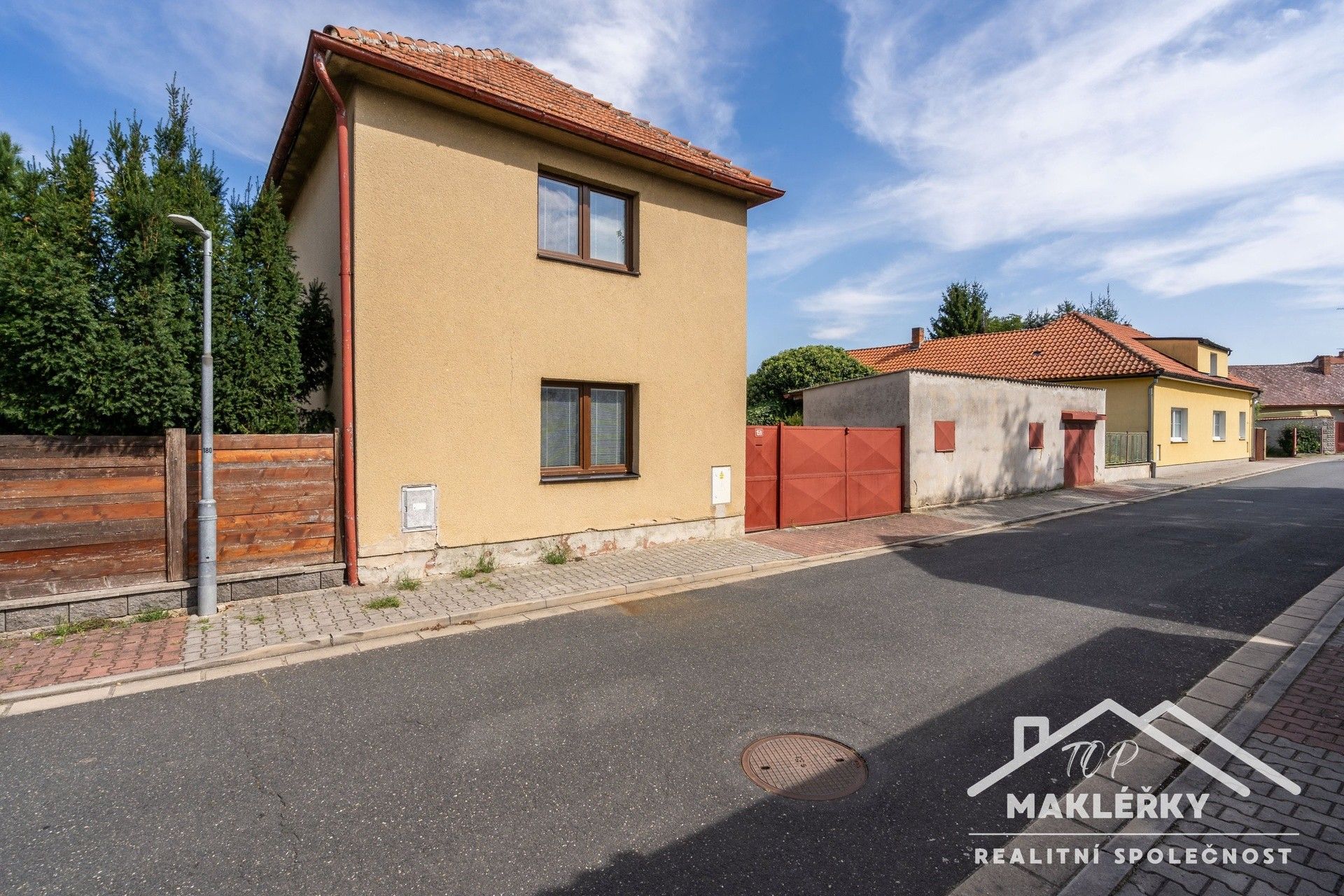 Prodej rodinný dům - Radim, 213 m²