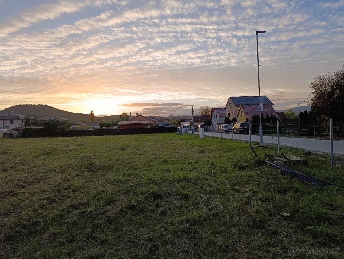 Pozemek pro bydlení, 825 m²