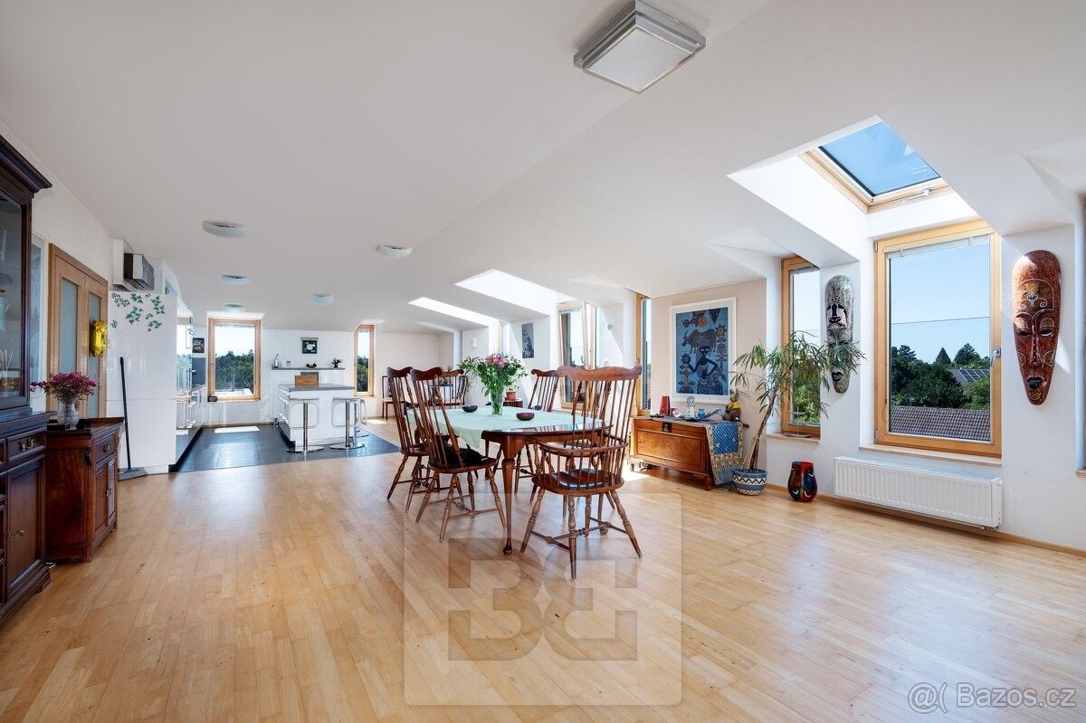 Byty, Průhonice, 252 43