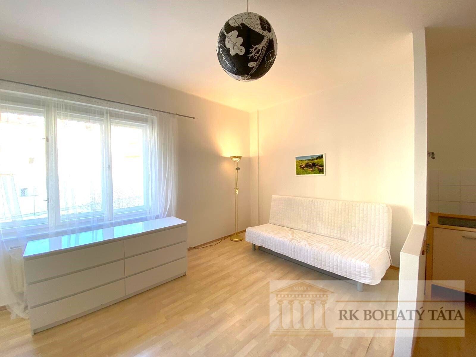 Pronájem byt 1+kk - Na dolinách, Praha, 35 m²