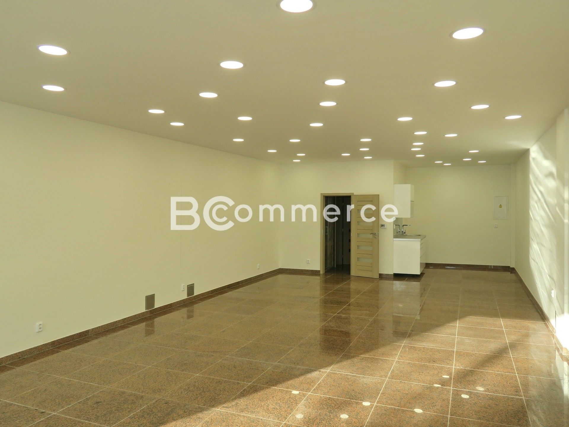 Pronájem obchodní prostory - Lesná, Brno, 84 m²