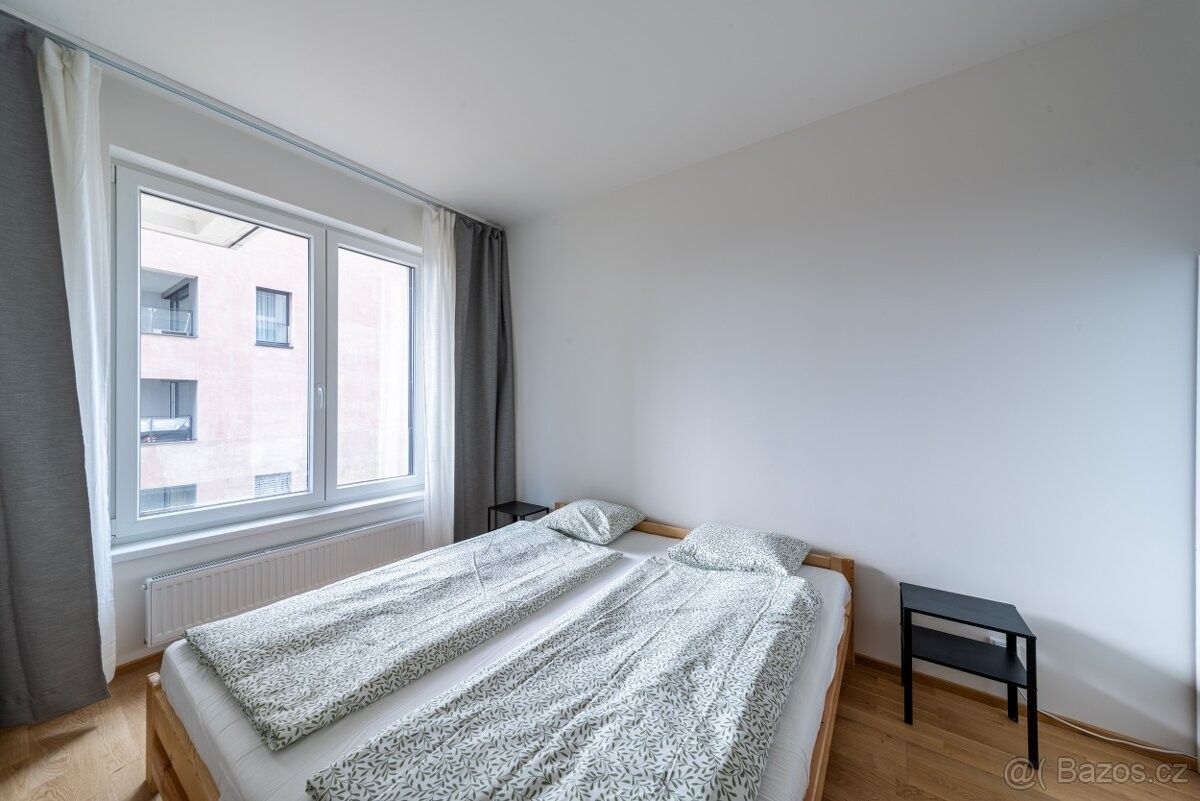 Byty, Praha, 190 00