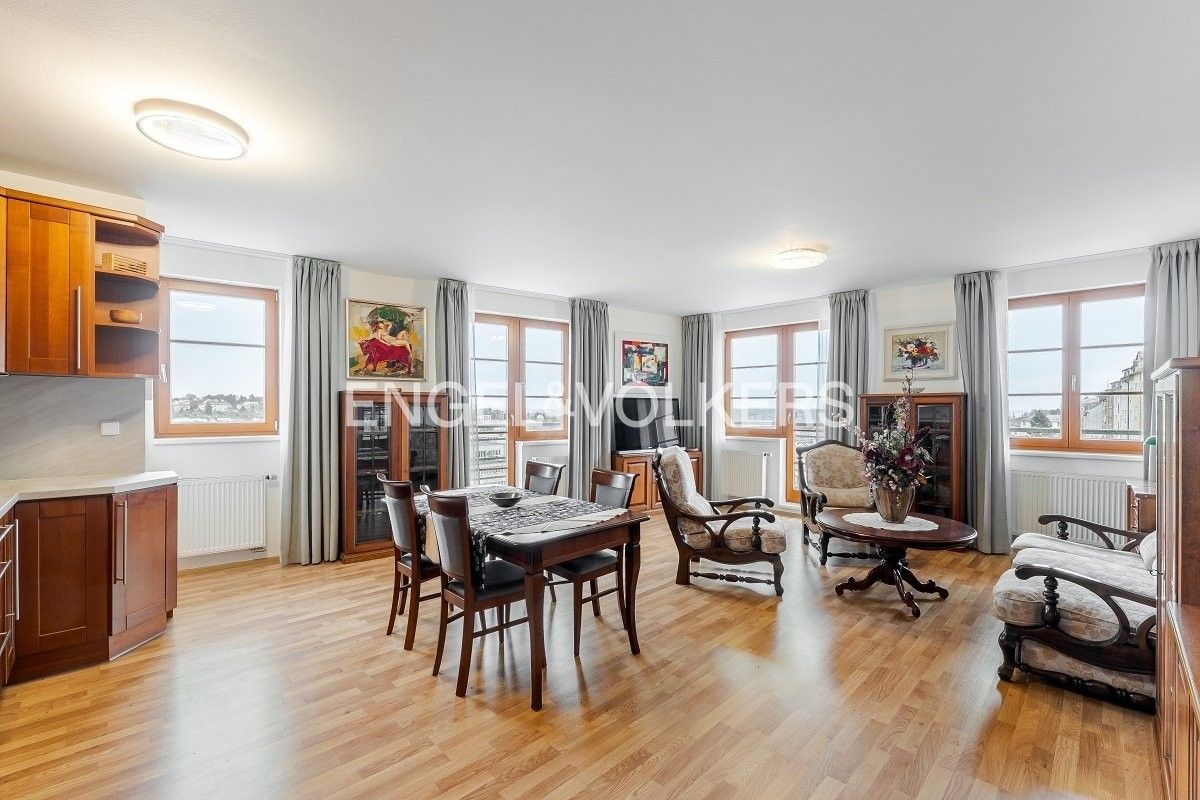 3+kk, Šlikova, Praha, 110 m²