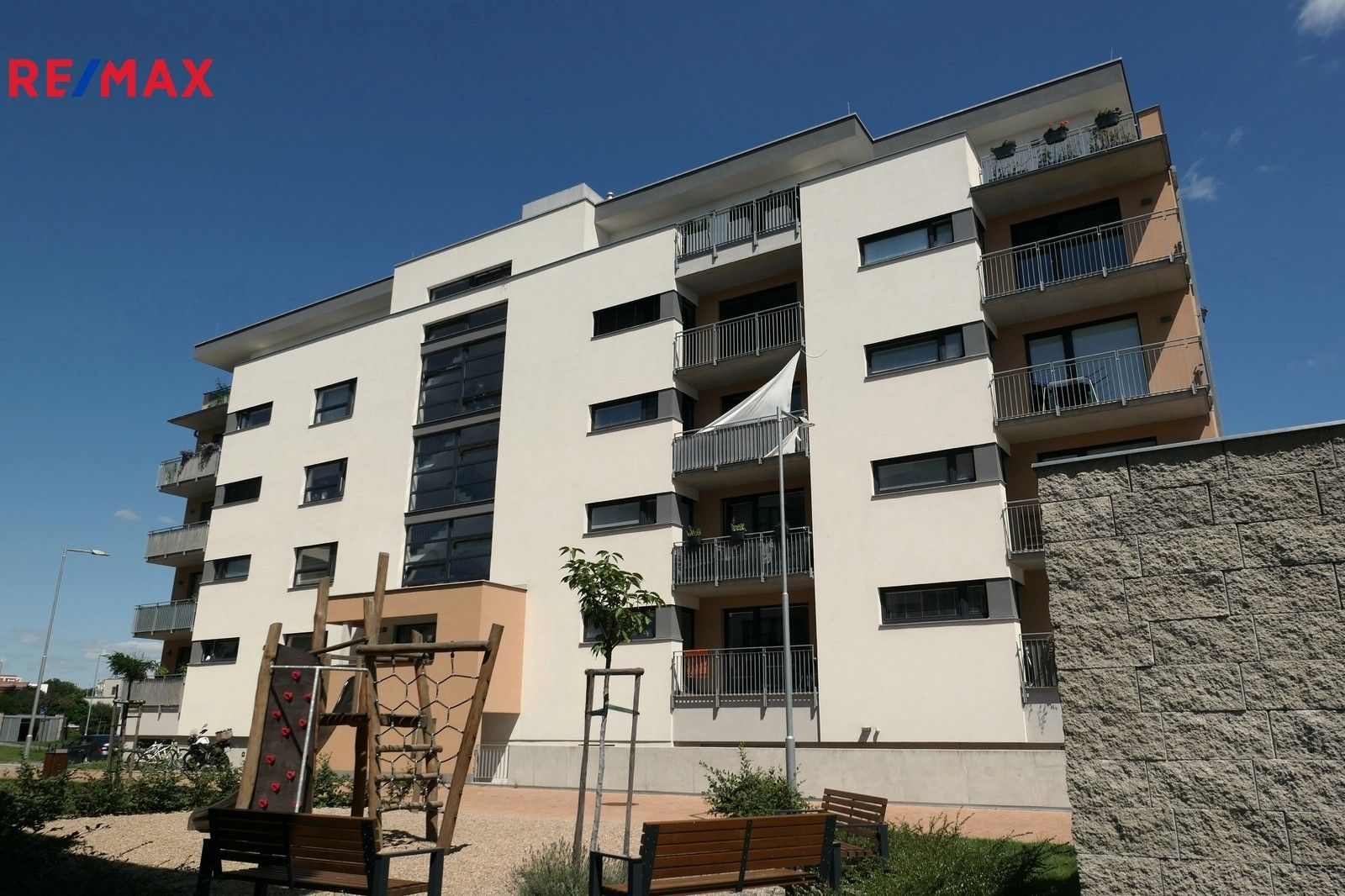 2+kk, Antonína Petrofa, Hradec Králové, 54 m²