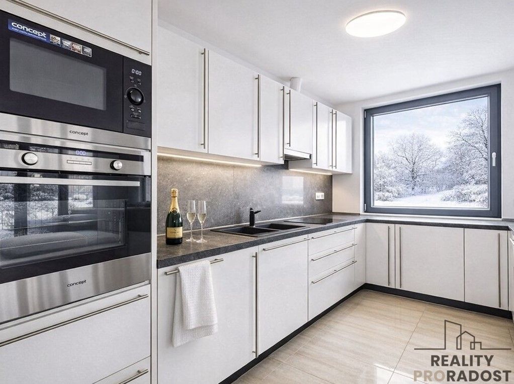 Pronájem byt - Praha, 162 00