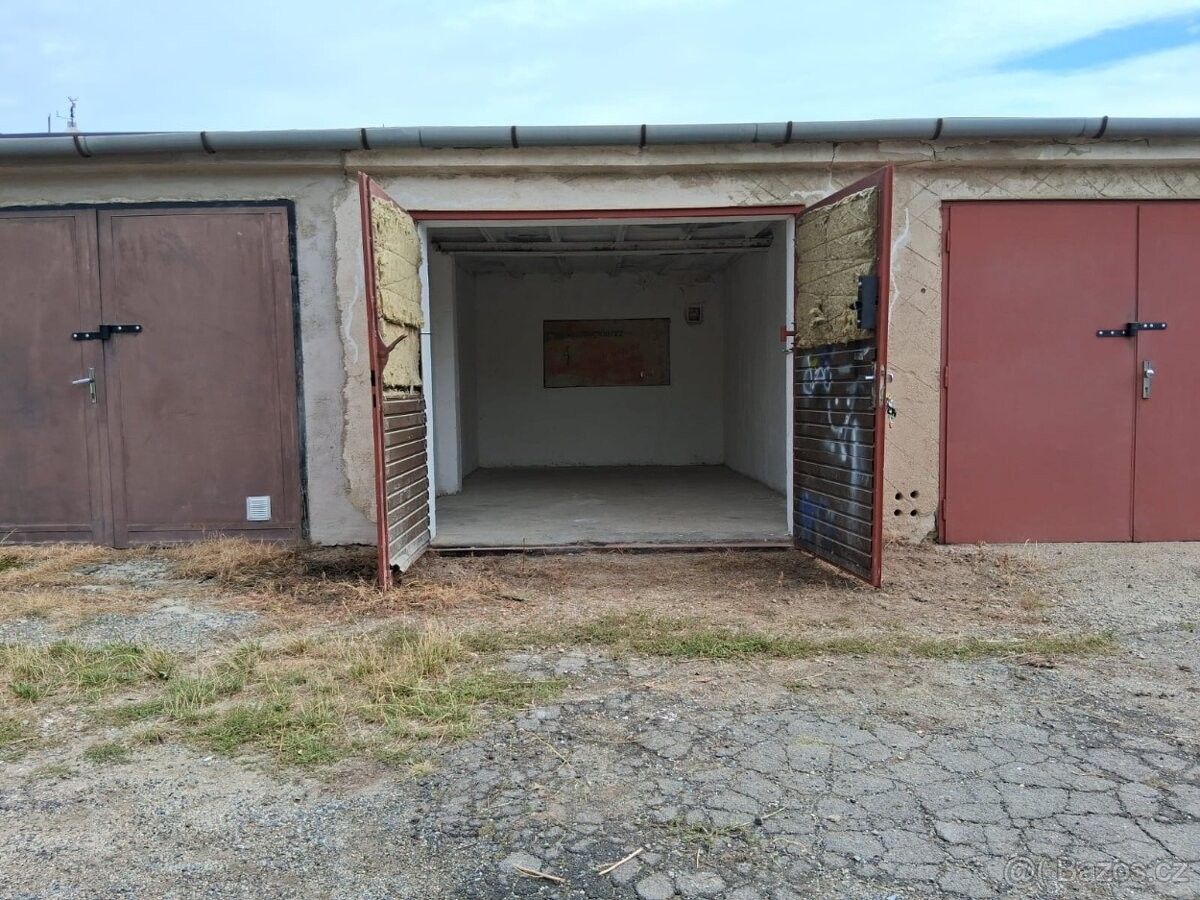 Prodej garáž - Zbýšov u Brna, 664 11