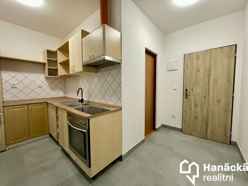 Pronájem byt 1+1 - Masarykovo nám., Bystřice pod Hostýnem, 33 m²