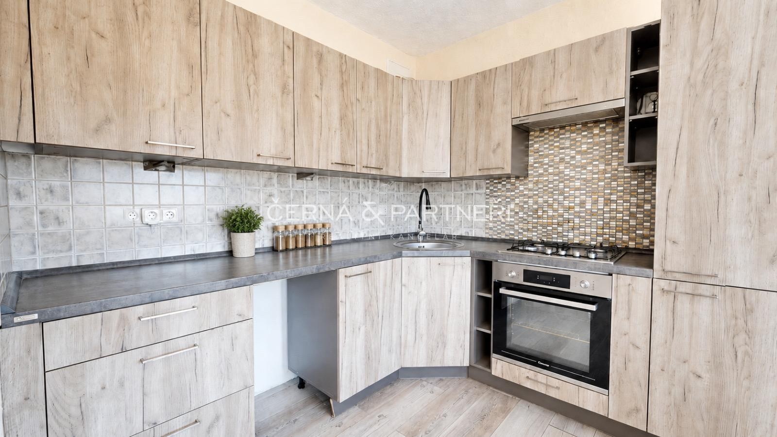 Prodej byt 4+1 - Růžová, Most, 64 m² - 1