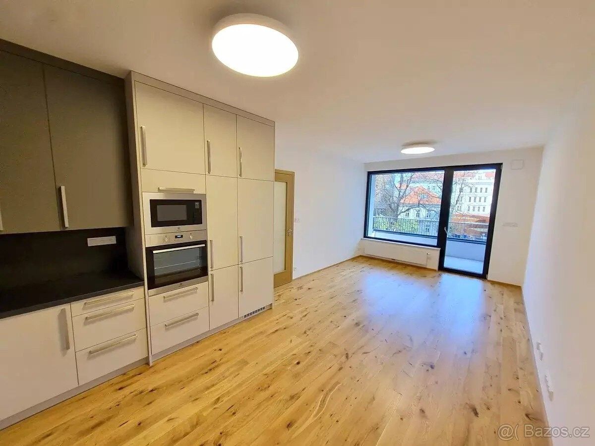 Pronájem byt - Praha, 128 00