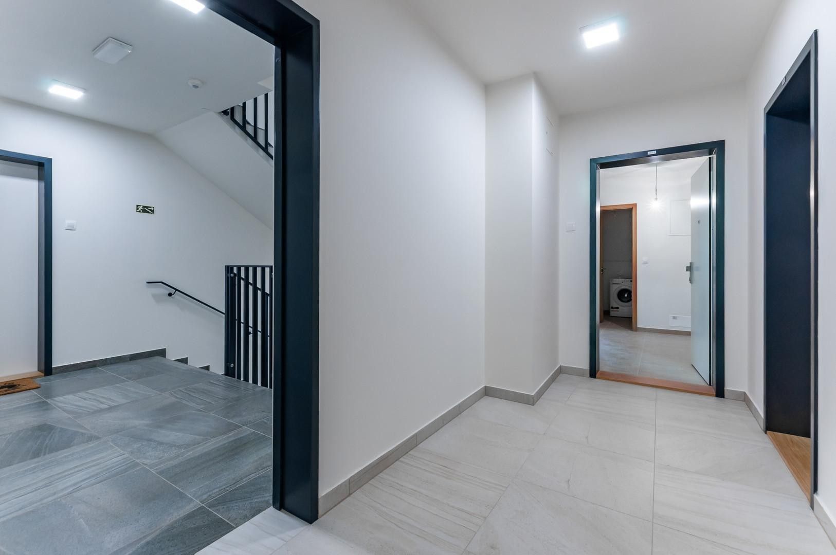 Pronájem byt 2+kk - Kolbenova, Praha, 55 m²