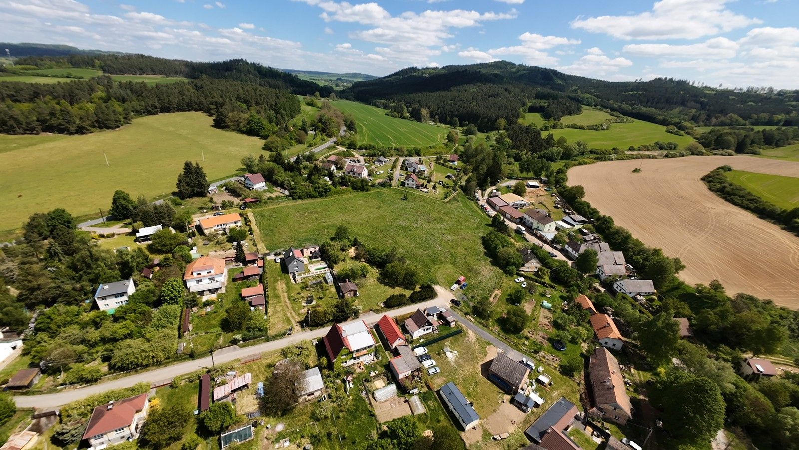 Prodej pozemek pro bydlení - Vrčeň, 13 327 m² - 5