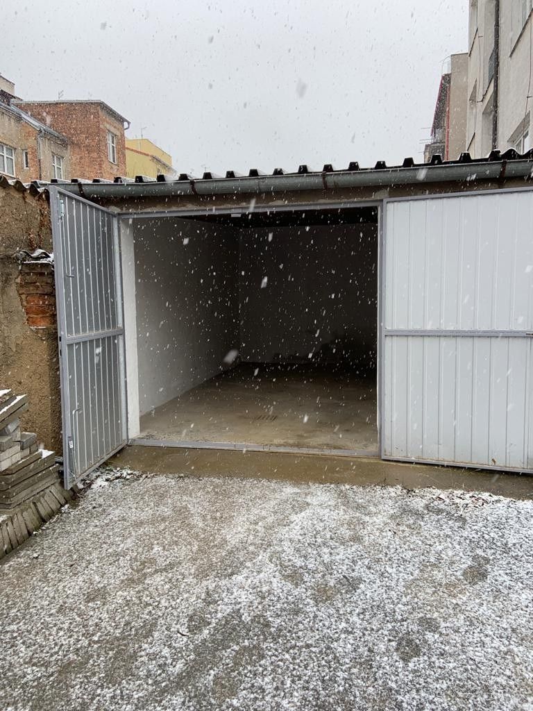 Garáže, Plzeň, 301 00