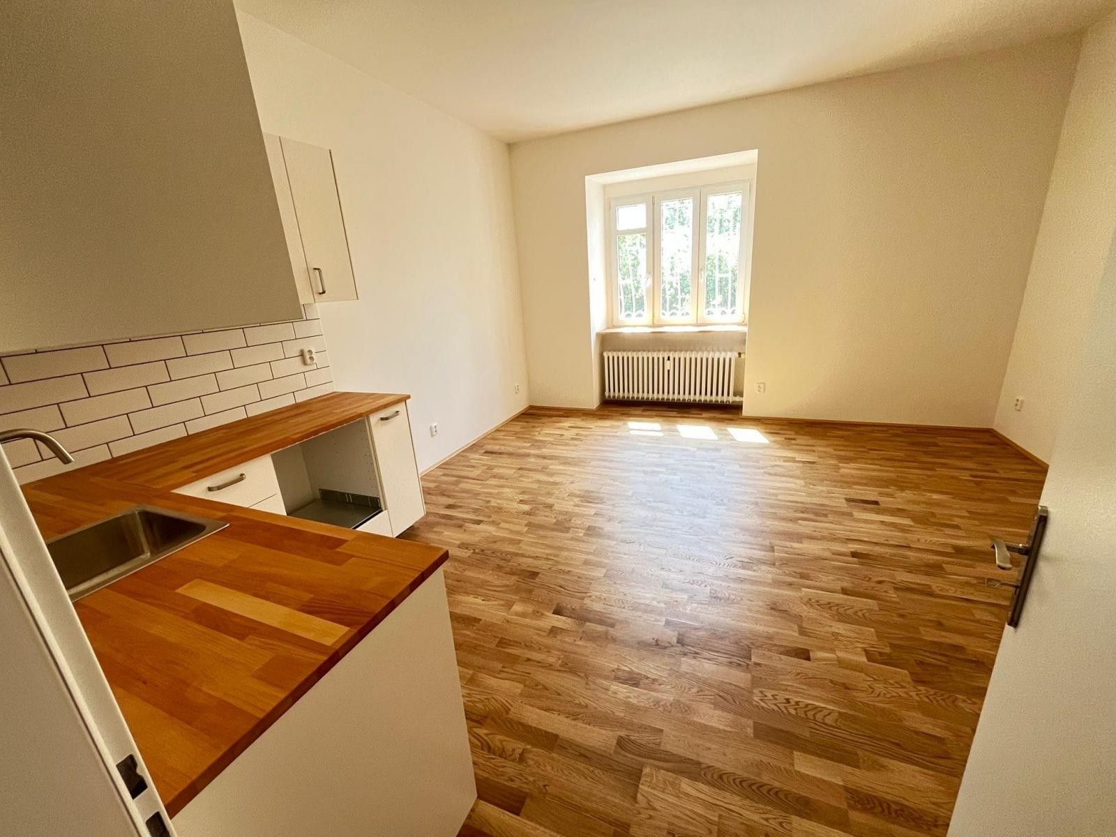 1+kk, 28. pluku, Praha, 30 m² - 2