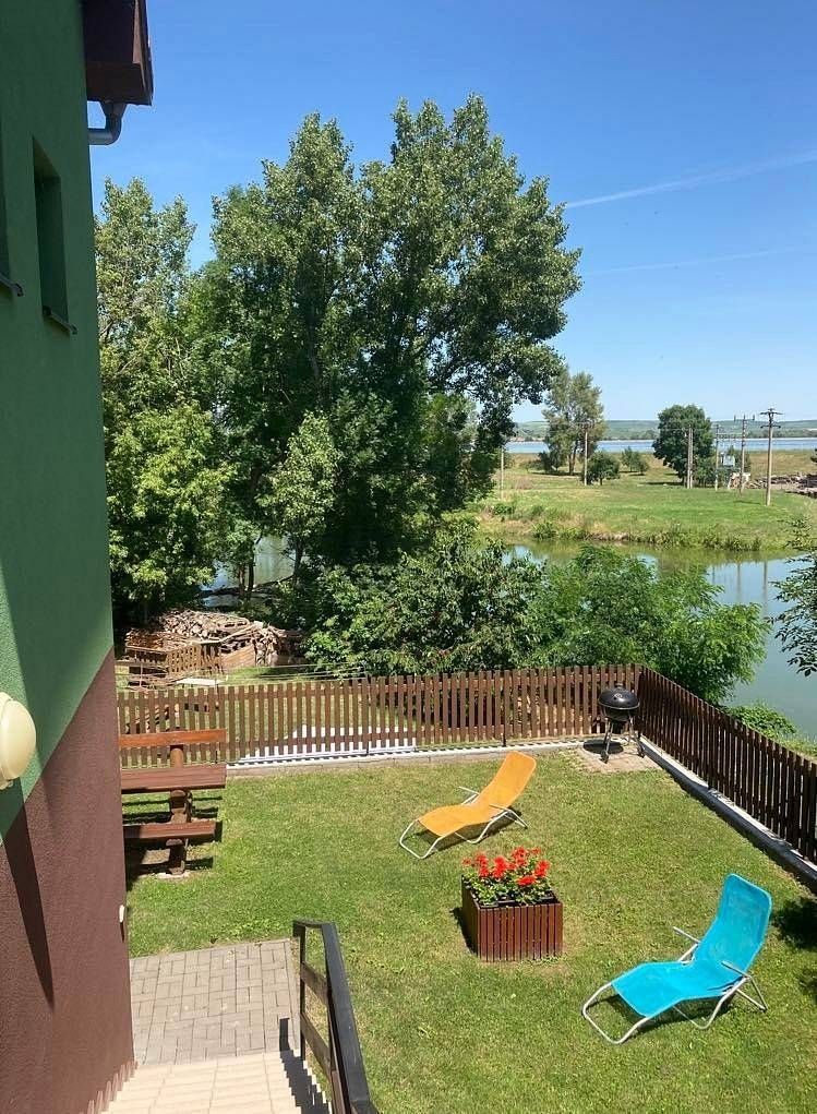 Chaty, Dolní Věstonice, Jihomoravský kraj - 1
