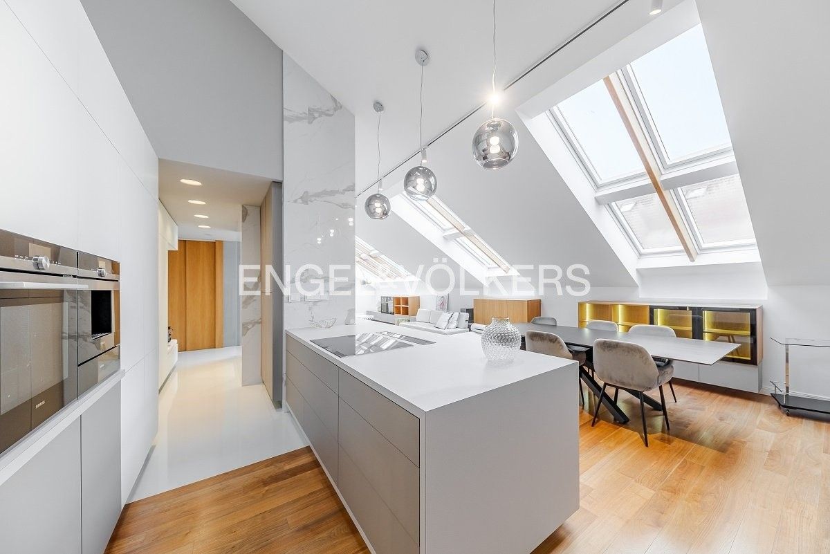 Pronájem byt 4+kk - Staropramenná, Praha, 176 m²