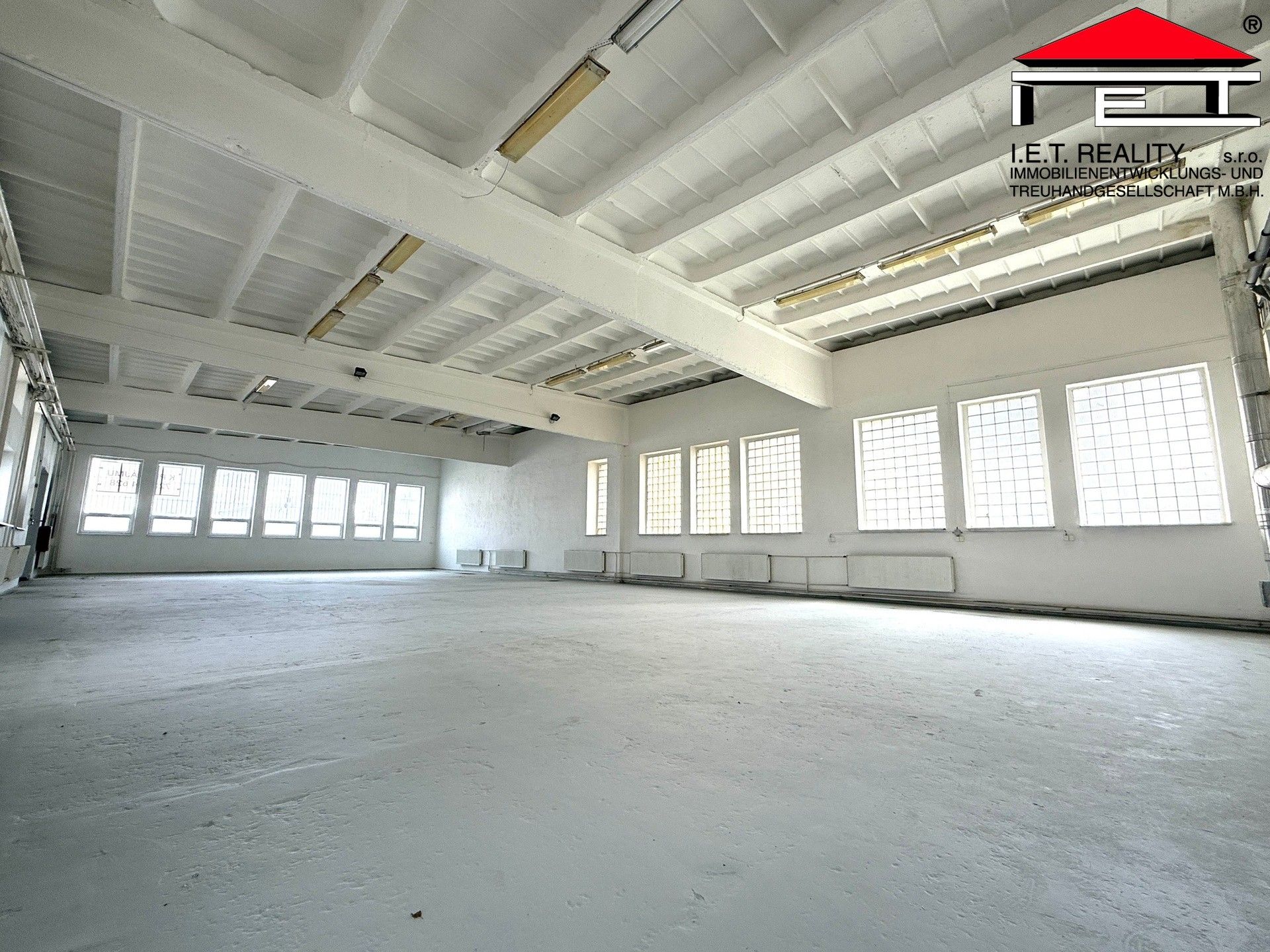 Pronájem obchodní prostory - Pražákova, Brno, 565 m²