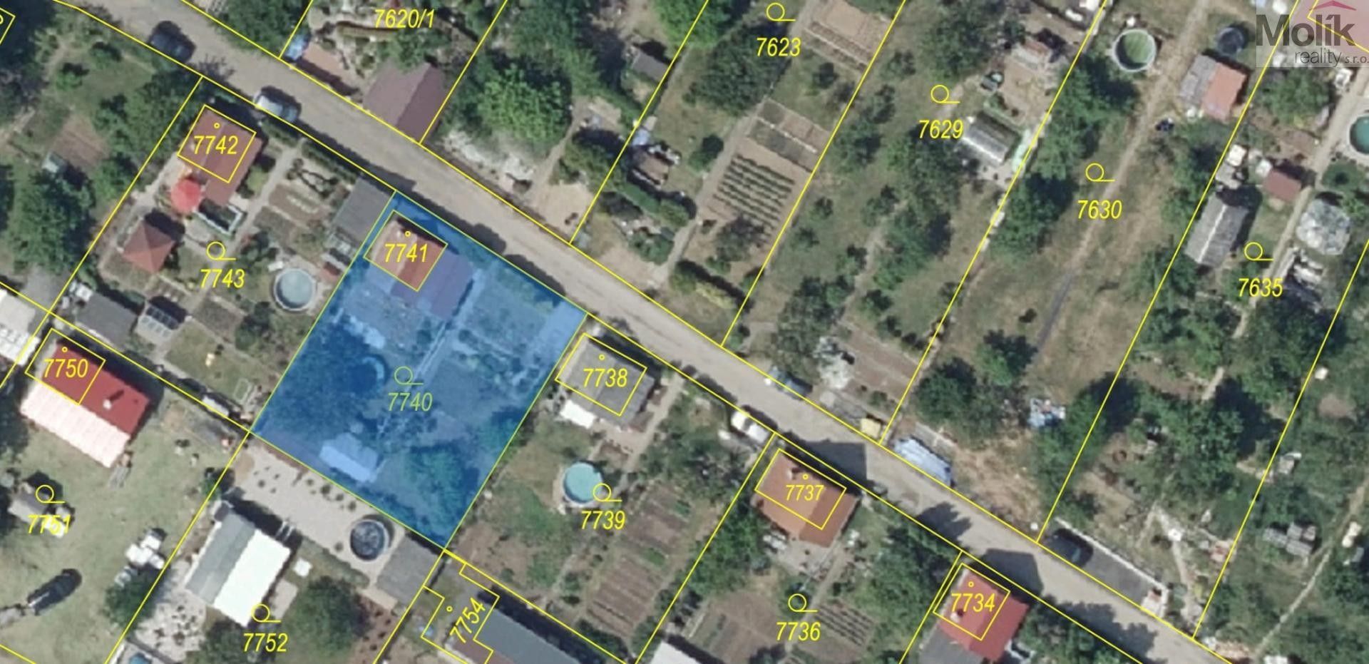 Zahrady, Most, 491 m²