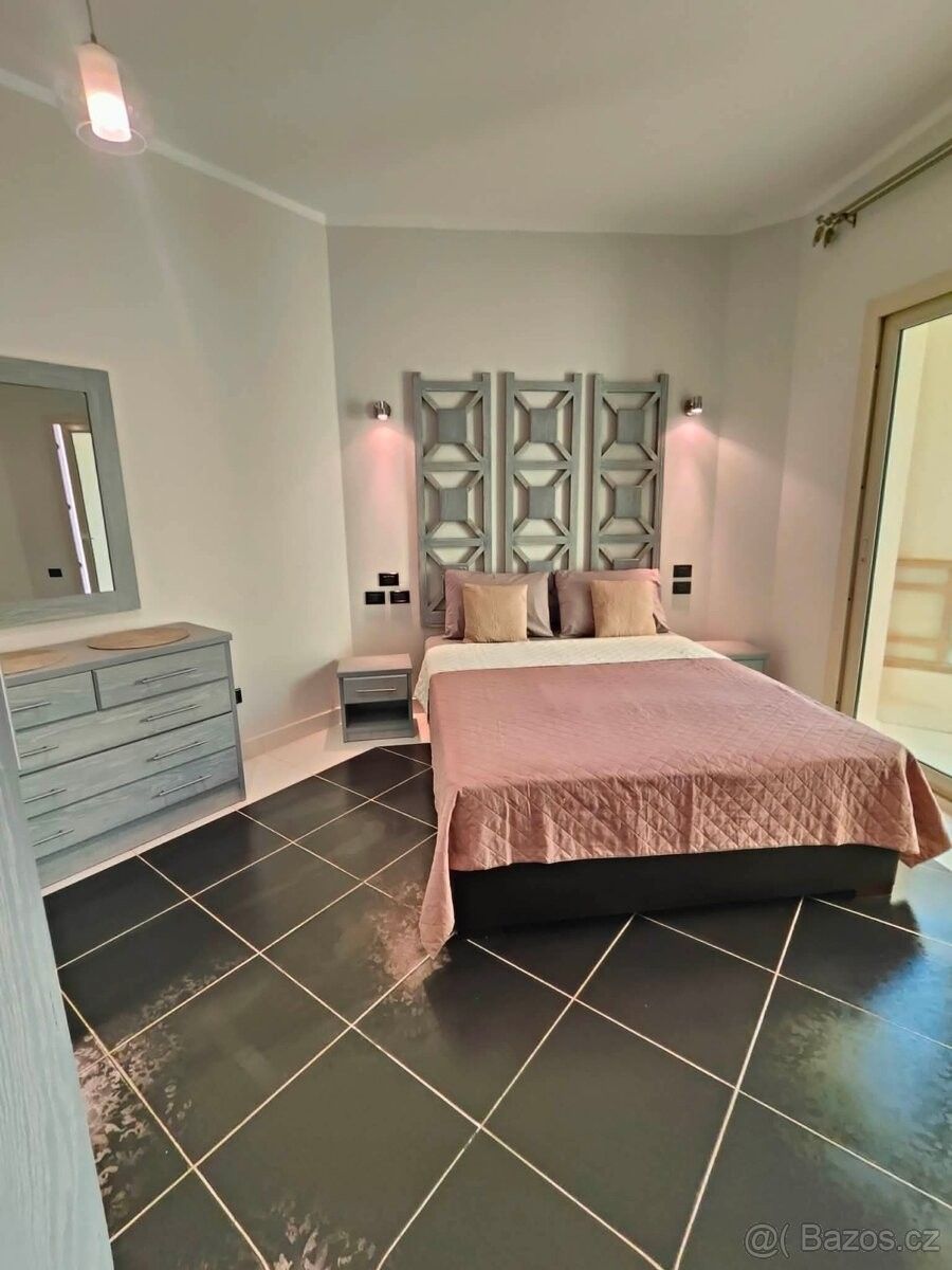 Byty, 987 66, Zahraničí