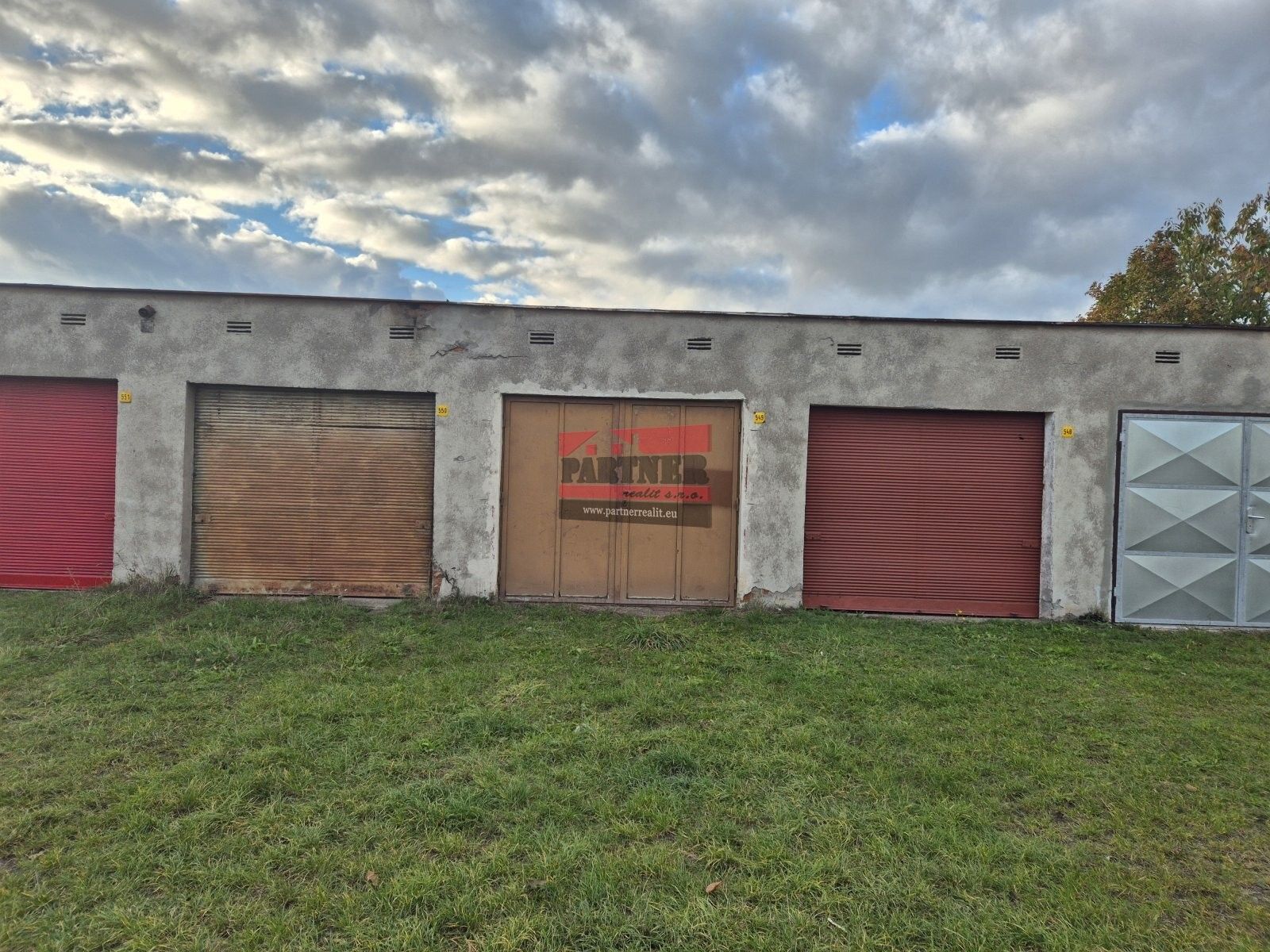 Pronájem garáž - Boženy Němcové, Sezimovo Ústí, 36 m²