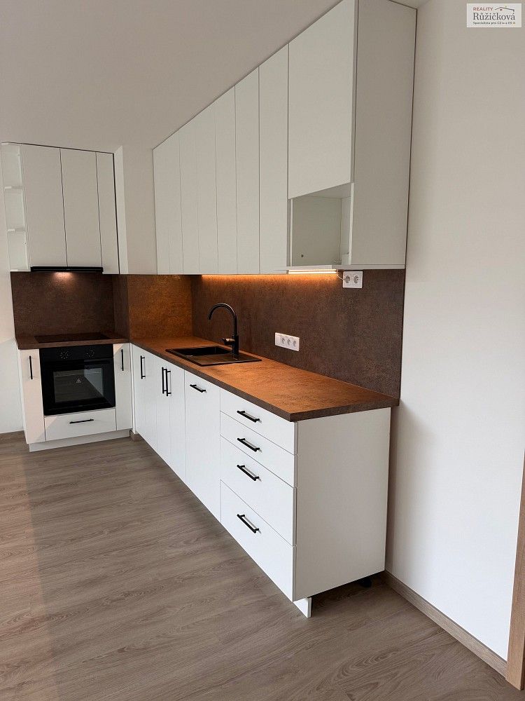 Pronájem byt 1+kk - Hradec Králové - Nový Hradec Králové, Královéhradecký kraj, 38 m² - 5