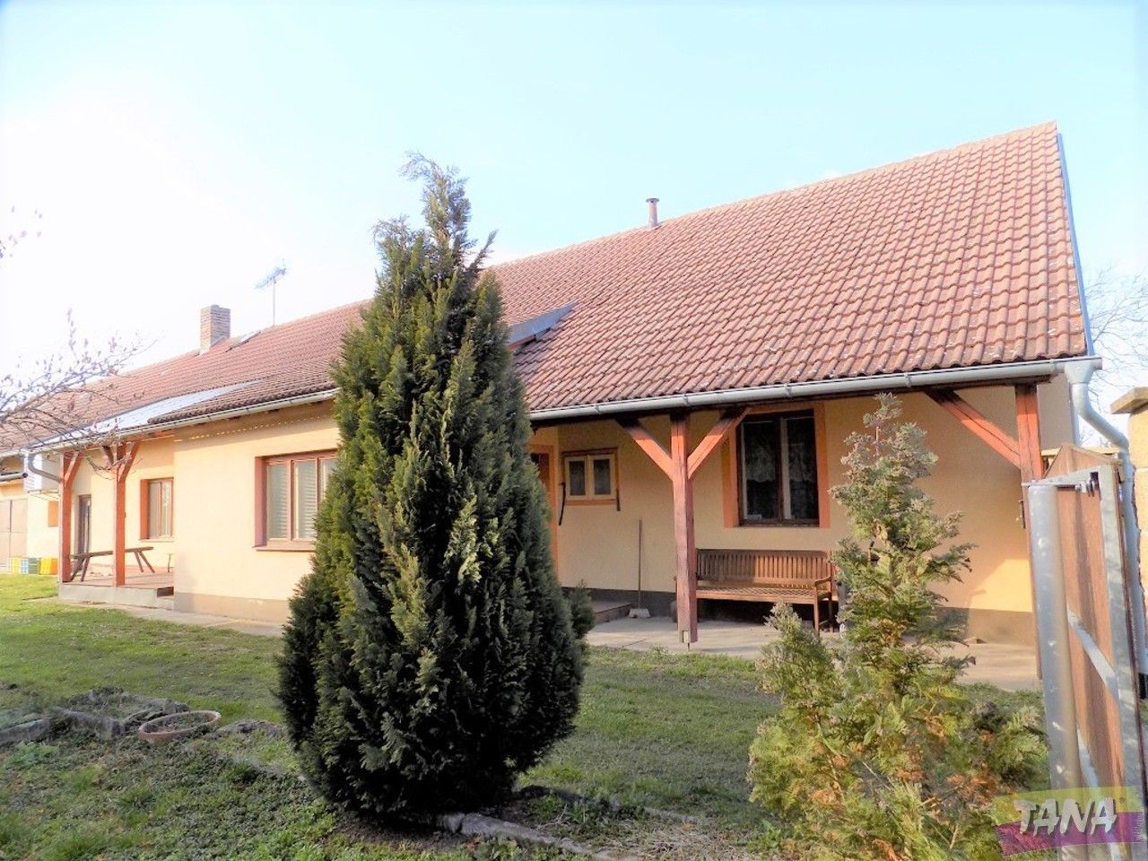 Prodej rodinný dům - Poděbradská, Vrbová Lhota, 329 m²