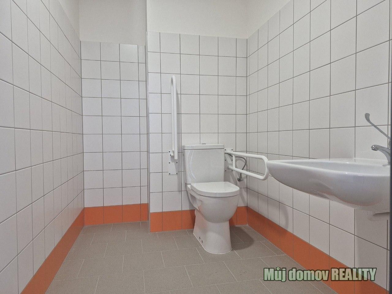 Sklady, K pérovně, Praha, 550 m² - 2