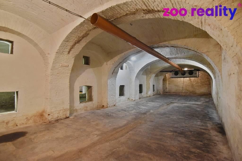 Sklad, 657 m²