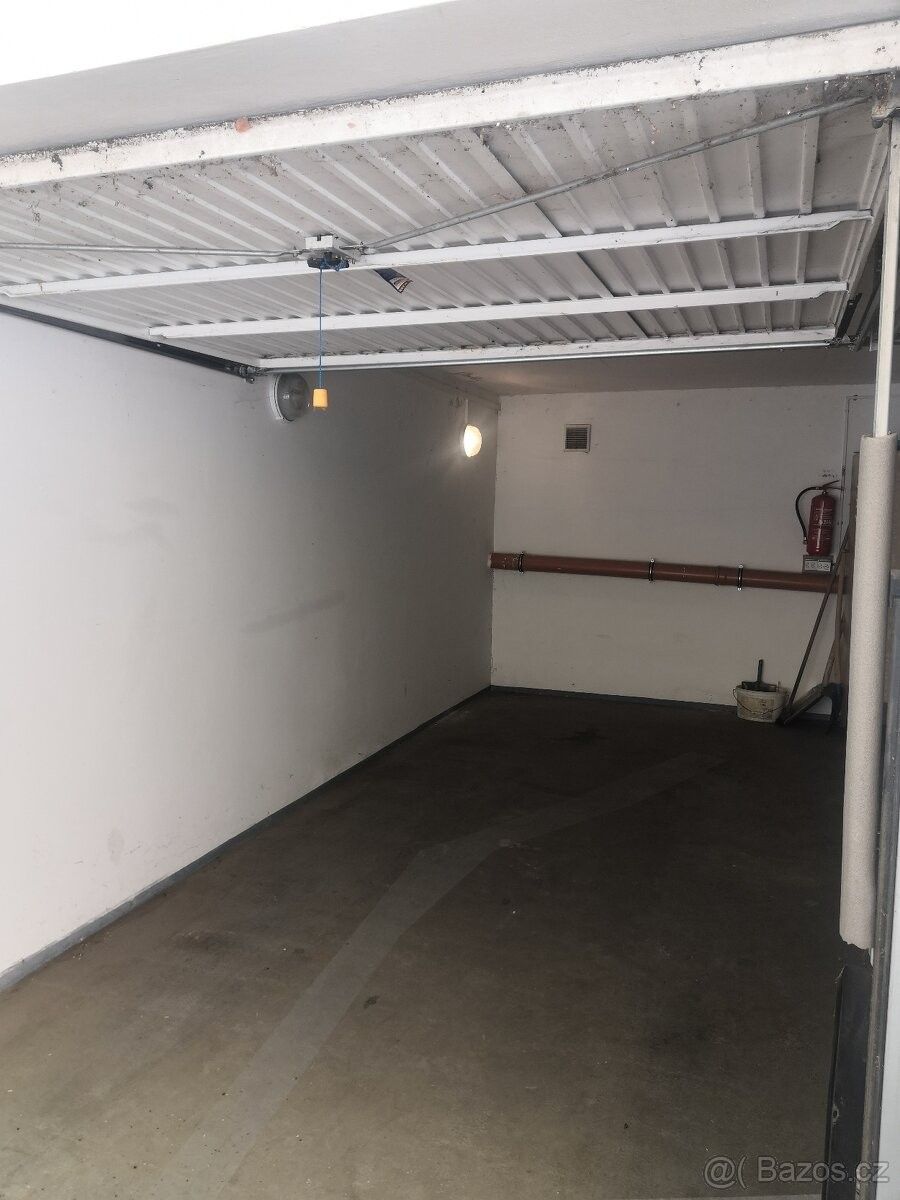 Garáže, Praha, 199 00