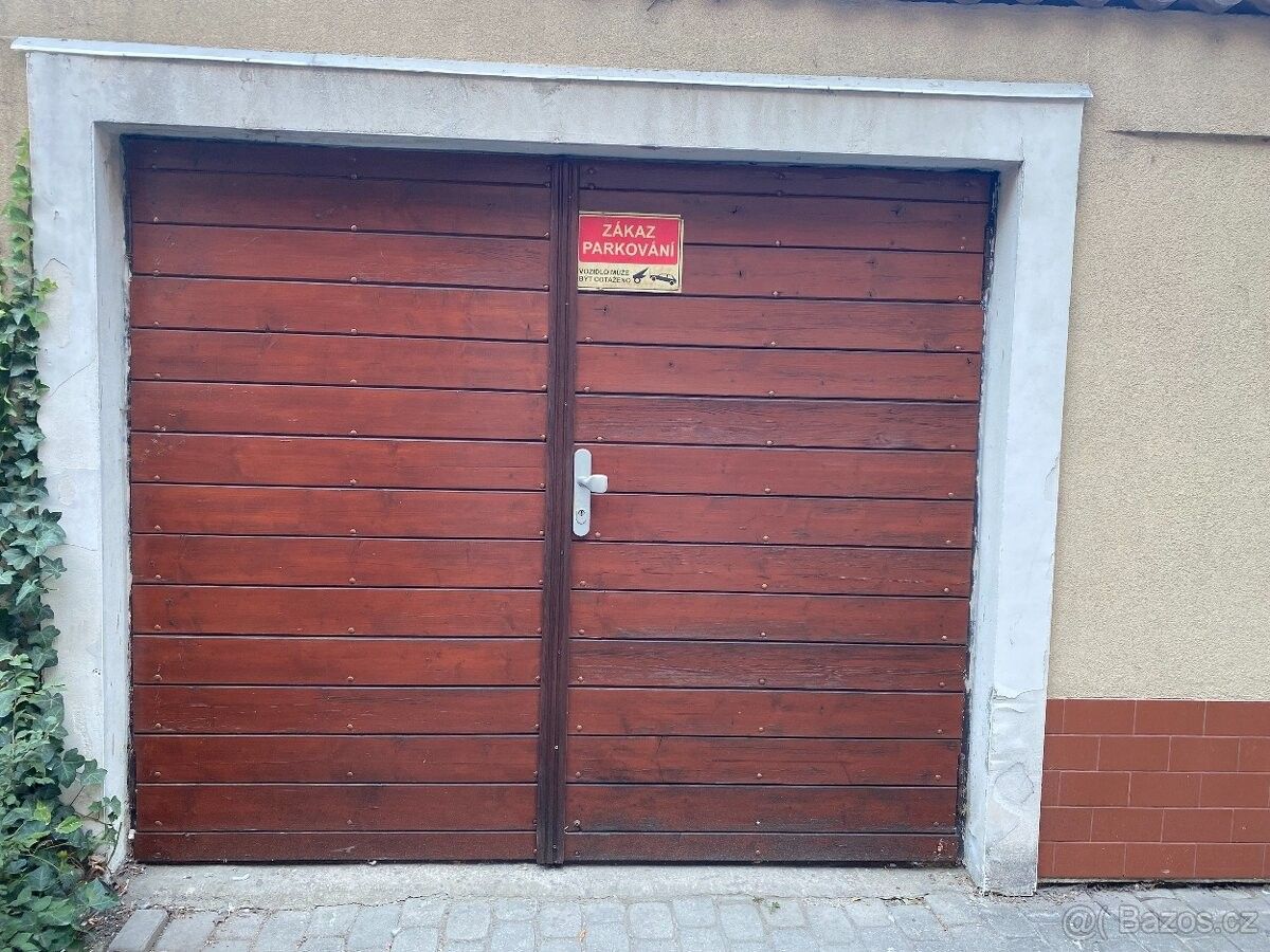 Garáže, Praha, 100 00