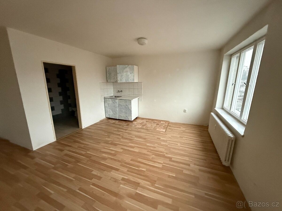 Pronájem byt - Lipovec u Blanska, 679 15