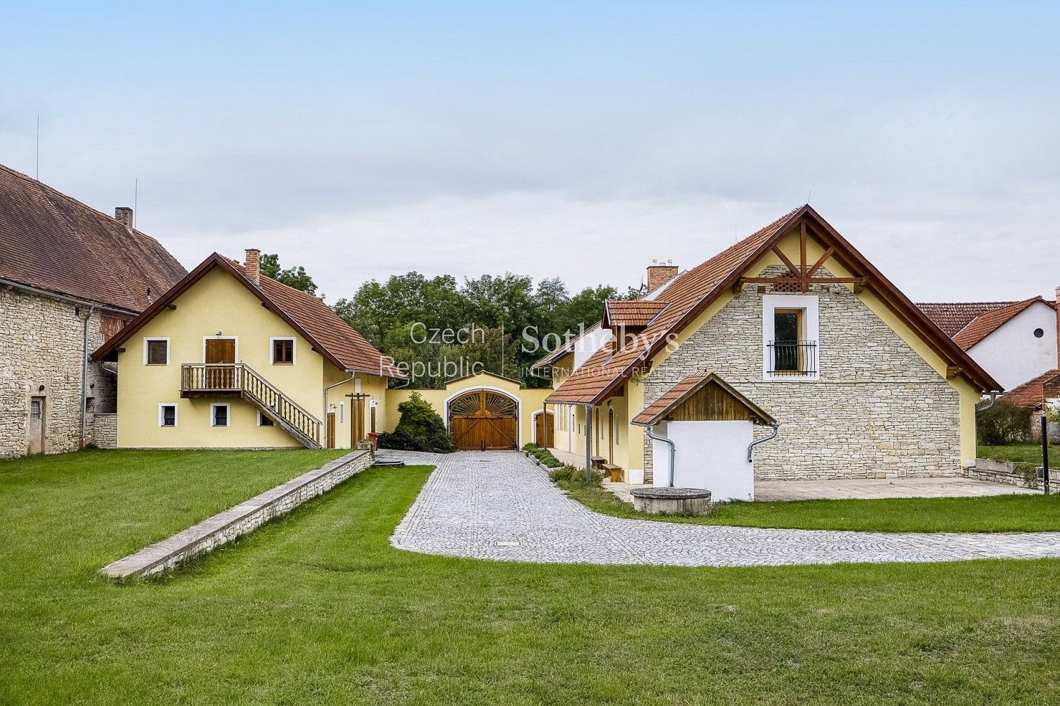 Rodinné domy, Lozice, okres Chrudim, 350 m² - 1
