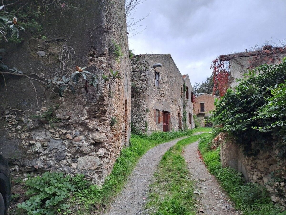 Rodinné domy, 987 66, Zahraničí