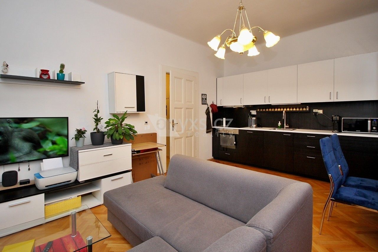 2+kk, Hůlkova, Praha, 42 m²