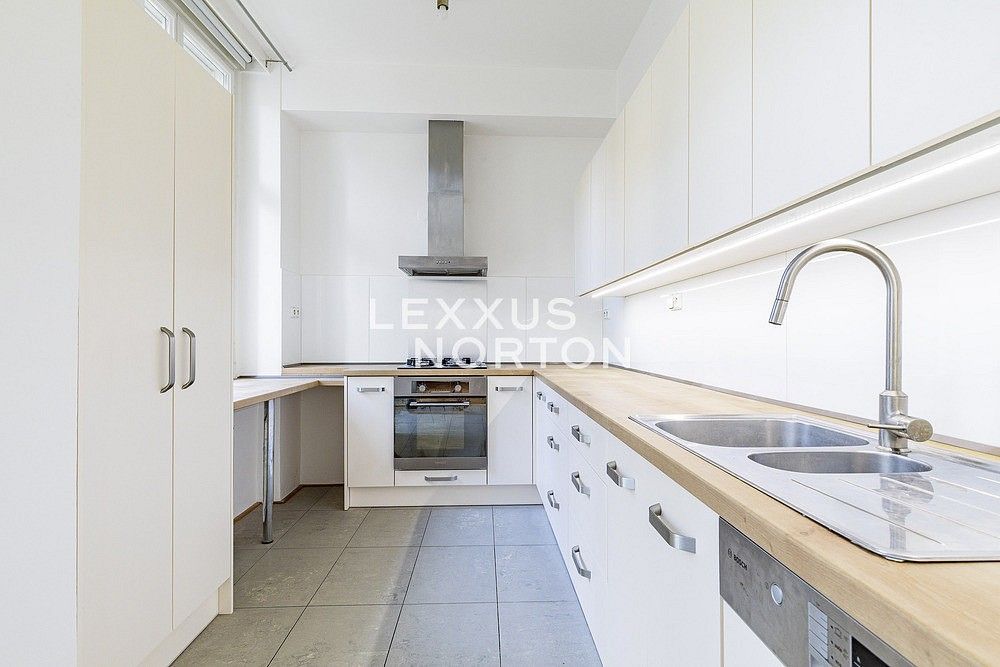 Byt 5+1 · 240 m² · Praha - Hradčany, okres Praha 6, Hlavní město Praha - 3