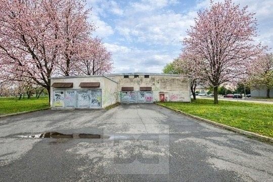 Garáže, Brno, 617 00