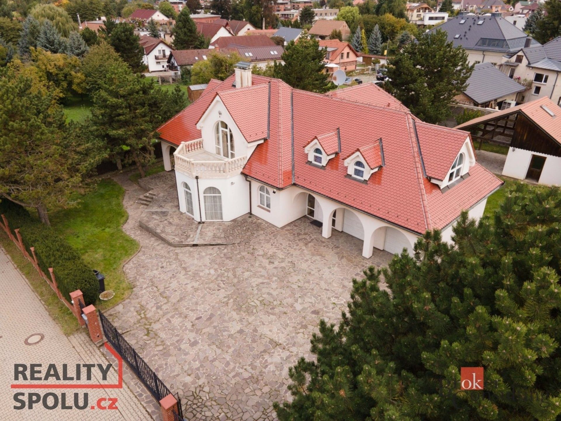 Vily, V Zahradách, Dolní Břežany, 369 m²