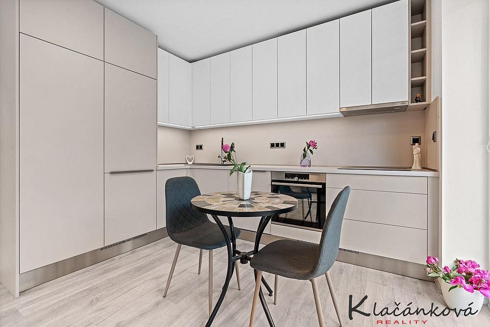 Prodej byt 1+kk - Zlín - Malenovice, Zlínský kraj, 32 m² - 1