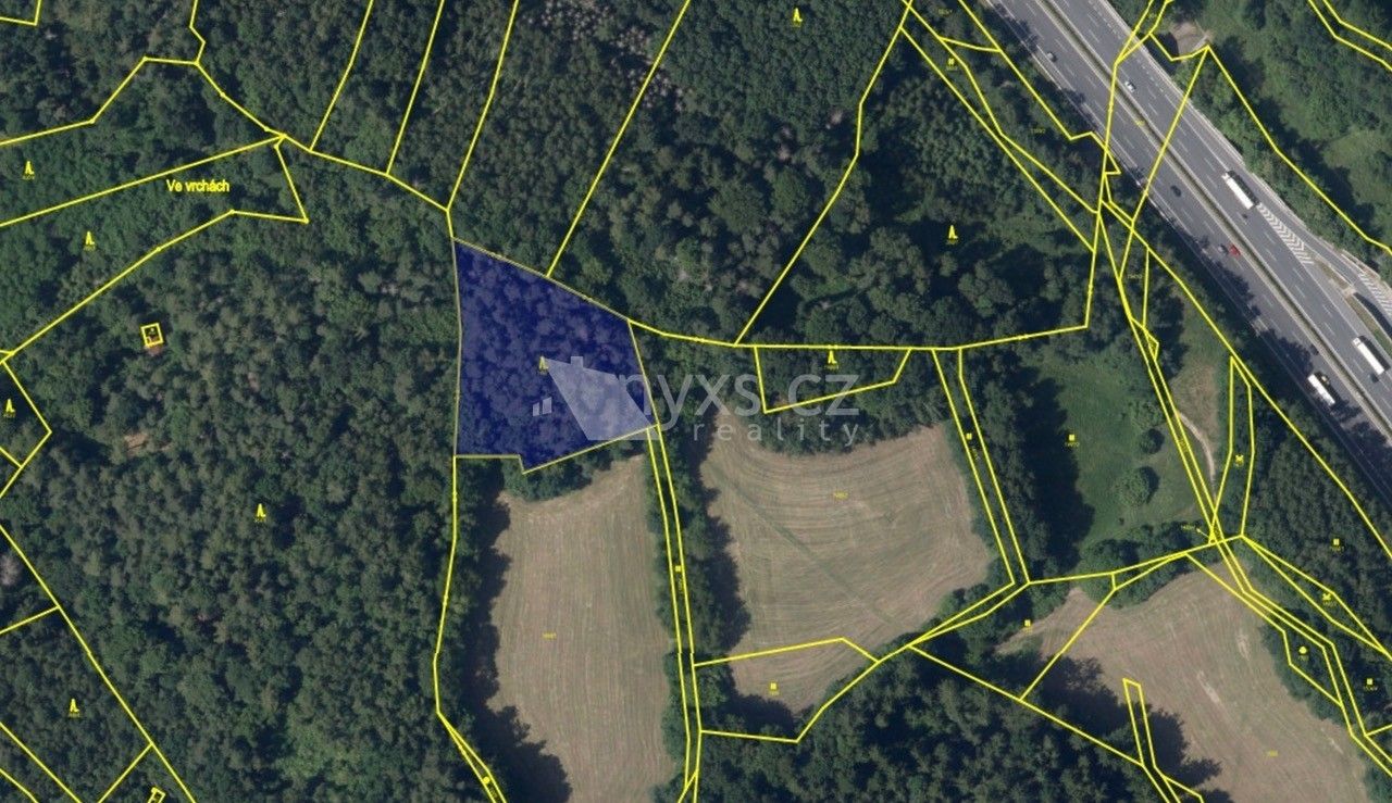 Les, 4 613 m²
