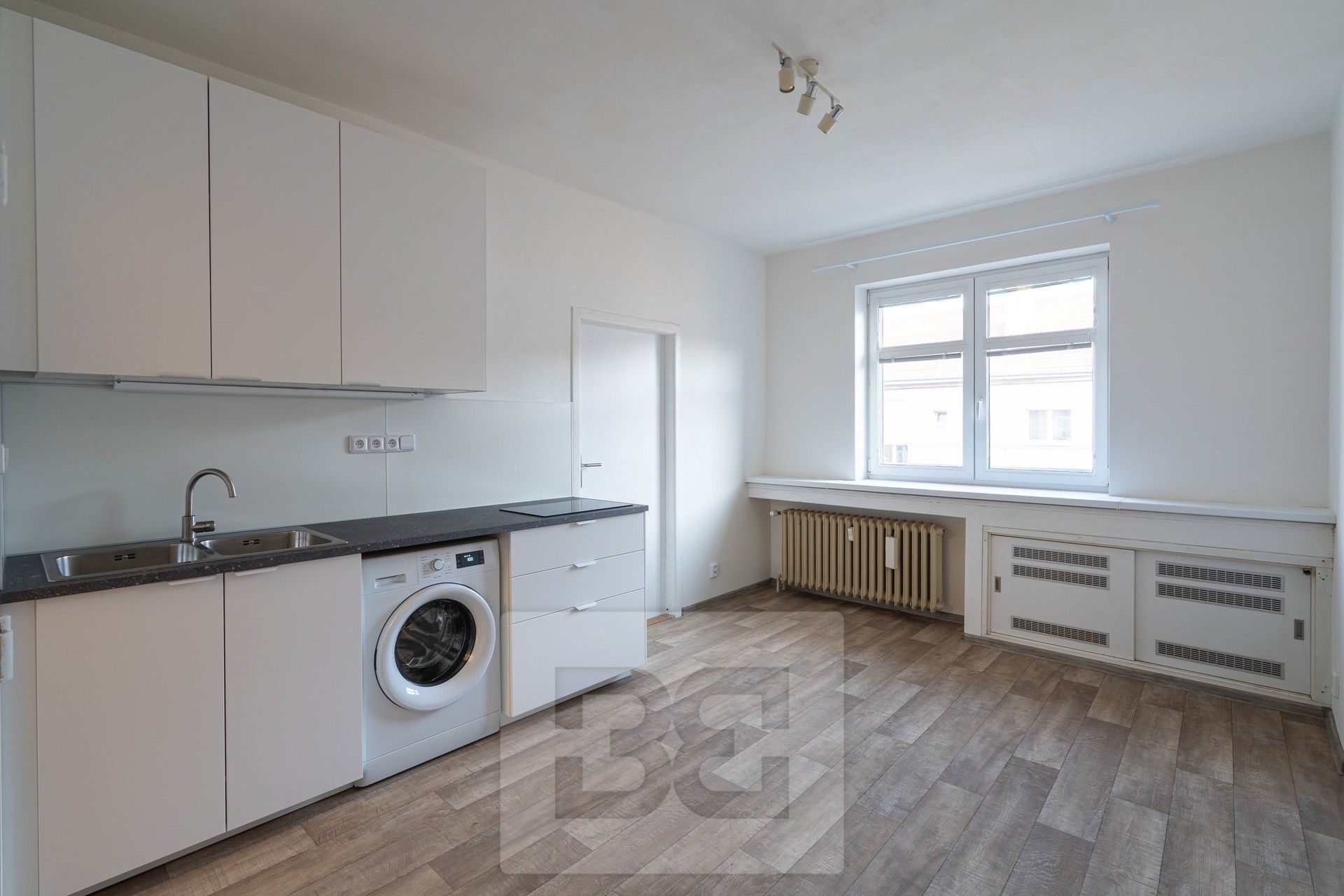2+kk, Novorossijská, Praha, 38 m²