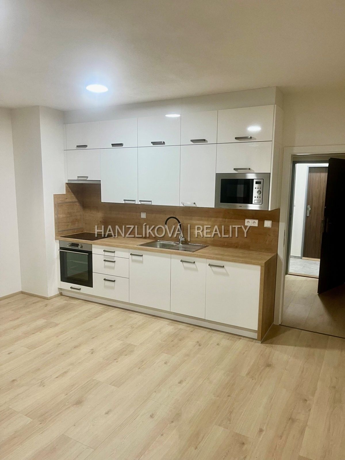 Pronájem byt 1+kk - Dobrovodská, České Budějovice, 32 m²