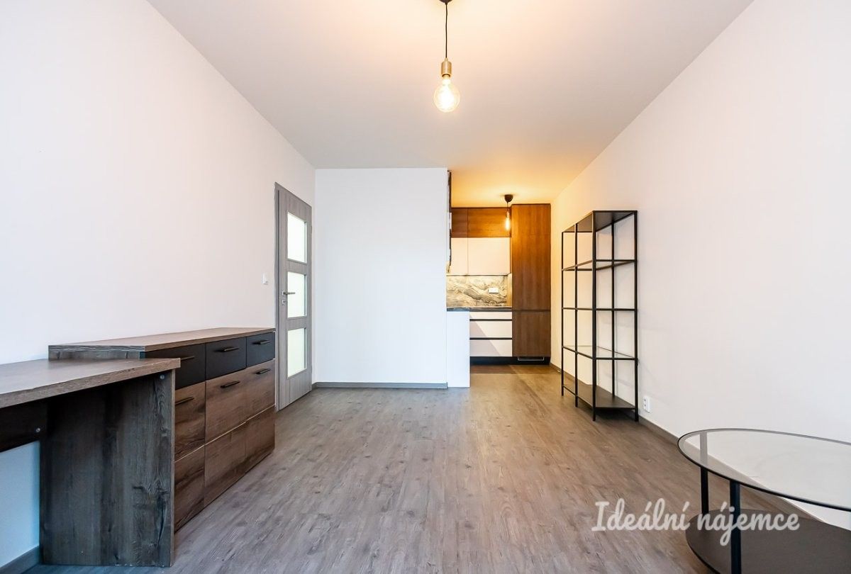 Byt 2+kk · 43 m² · Nad přehradou, Praha - 3