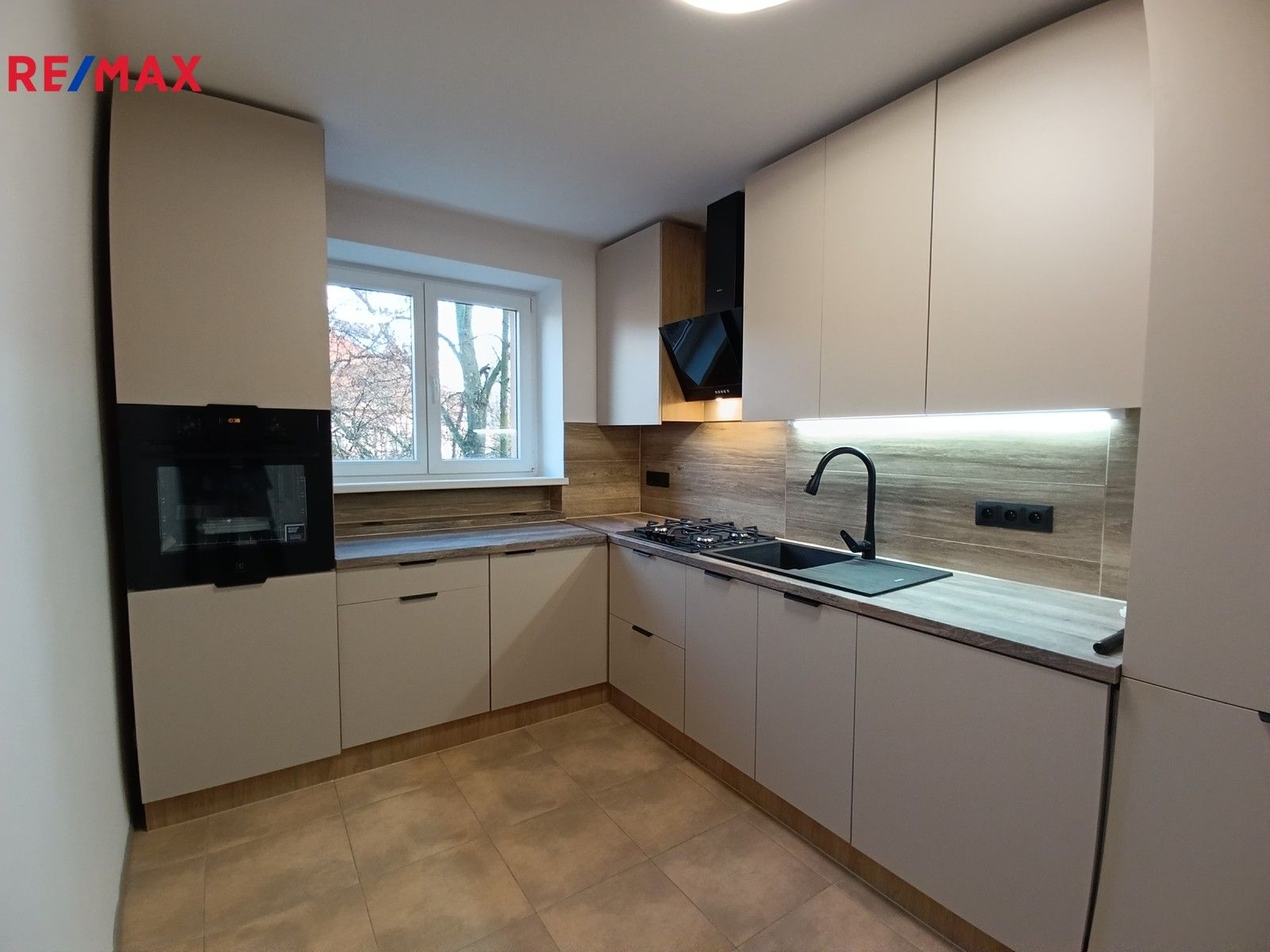 Prodej byt 2+1 - Americká, Teplice, 56 m²